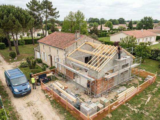 Chantier d’extension d’une maison individuelle en Gironde, plusieurs artisans