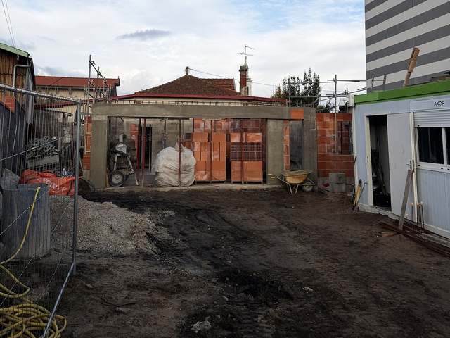 Chantier de la Villa Alegria à Arcachon, gros œuvre du rez-de-chaussée en briques